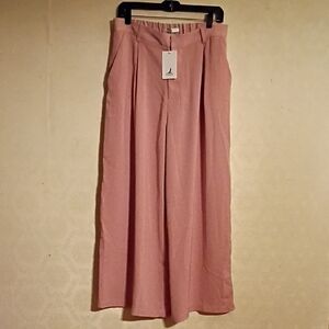 NWT Tronjori  Pink Wide Leg  Pants .Great Gift Idea . Size Large.